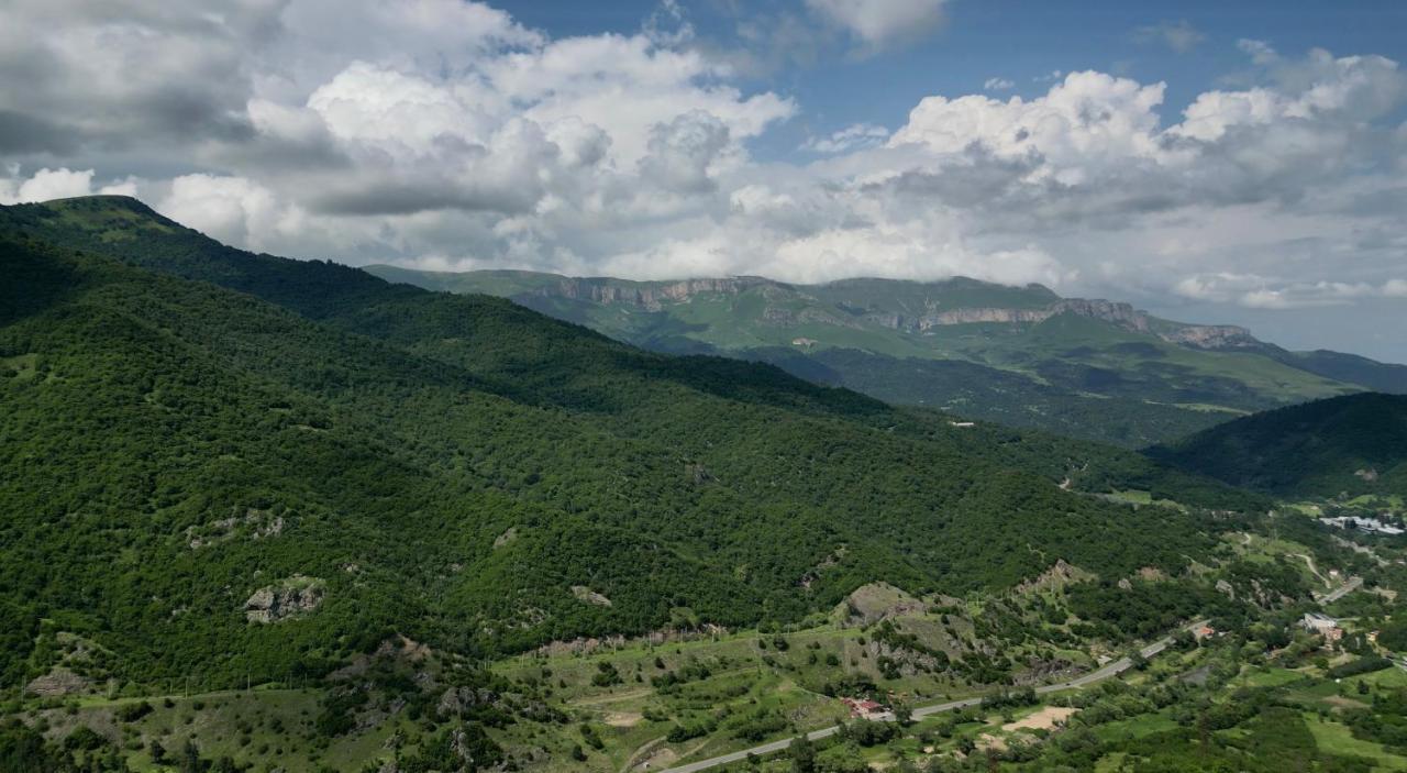 Deghceni Clubhouse Hotel Dilidzjan Buitenkant foto