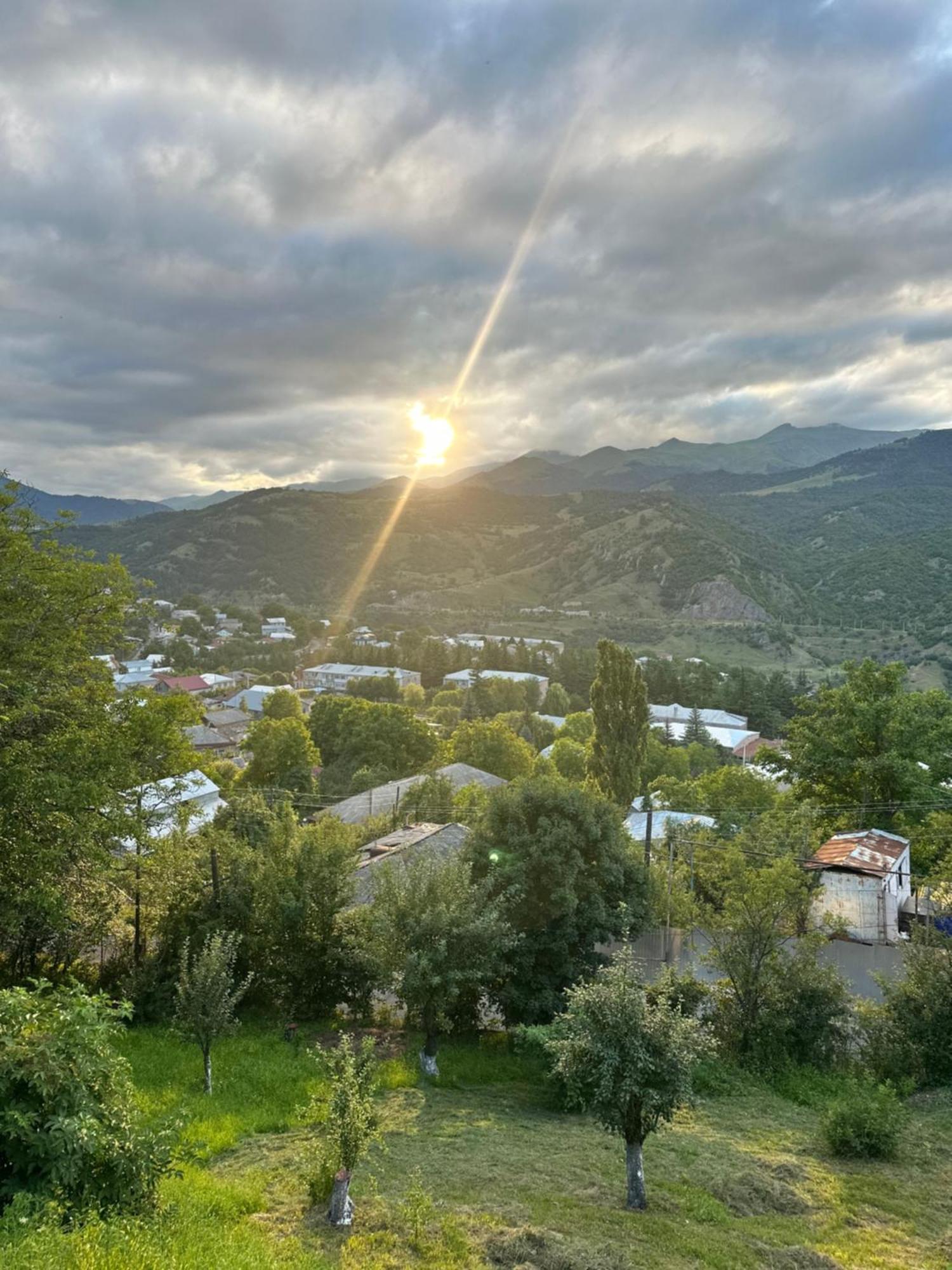 Deghceni Clubhouse Hotel Dilidzjan Buitenkant foto