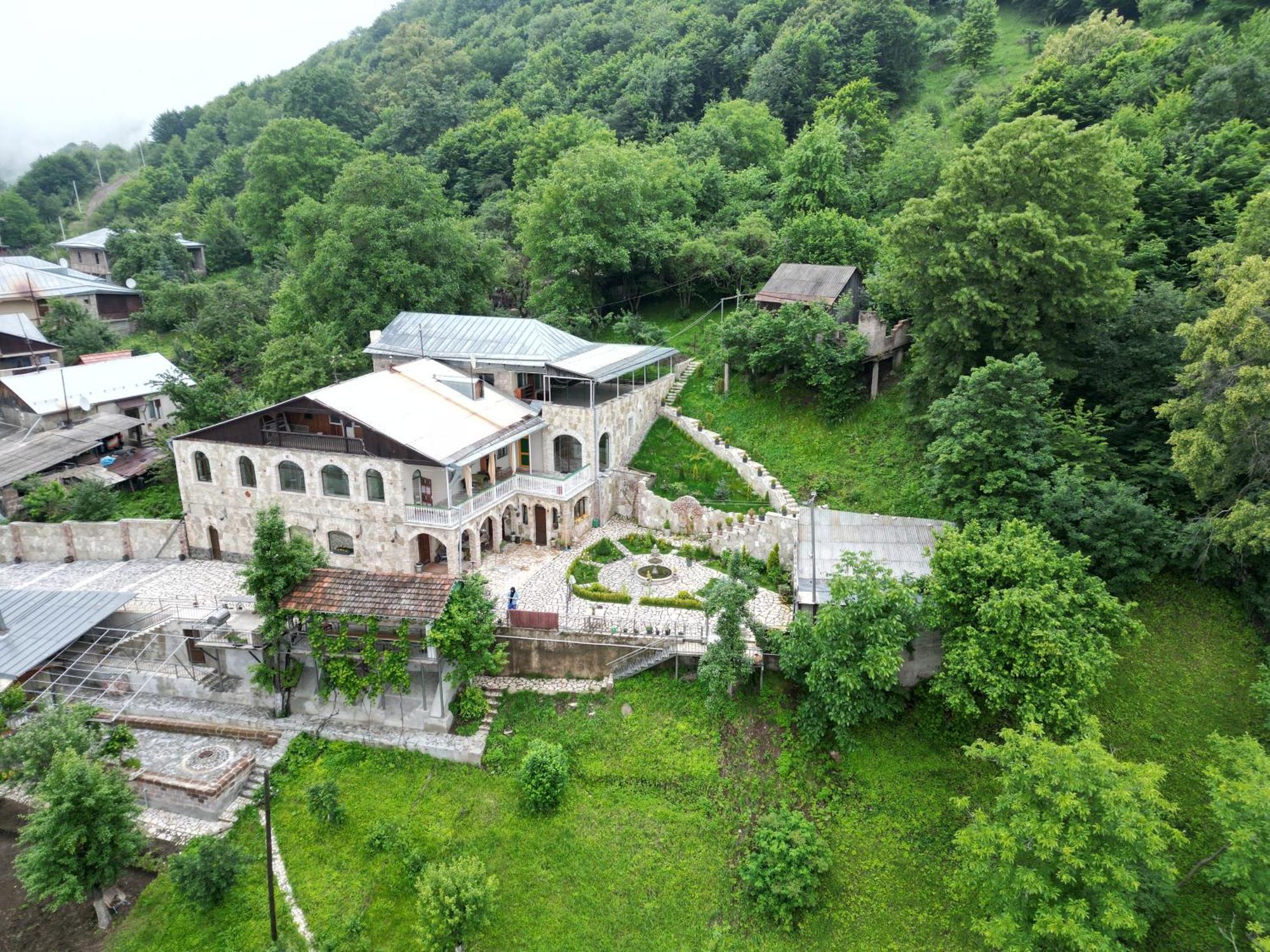 Deghceni Clubhouse Hotel Dilidzjan Buitenkant foto